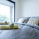 Bright & Spacious - Garage & Balcony דירה ברטיסלאבה