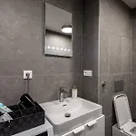 Bright & Spacious - Garage & Balcony דירה