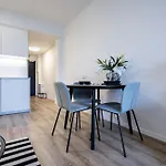 Bright & Spacious - Garage & Balcony ברטיסלאבה