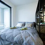 Bright & Spacious - Garage & Balcony דירה