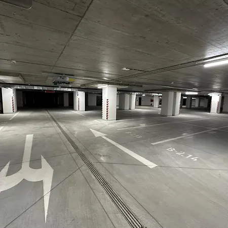 Bright & Spacious - Garage & Balcony Apartman Pozsony