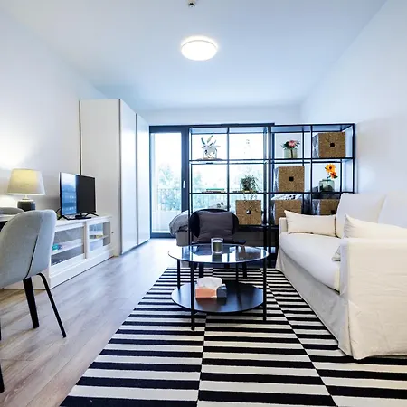 Bright & Spacious - Garage & Balcony Apartment Bratislava