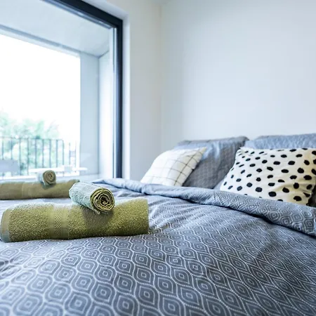 Bright & Spacious - Garage & Balcony Lejlighed Bratislava