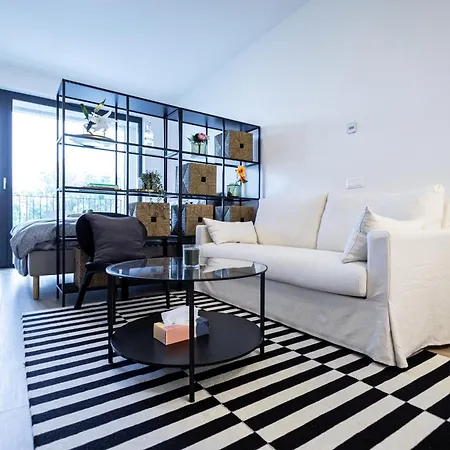 Bright & Spacious - Garage & Balcony * براتسيلافا