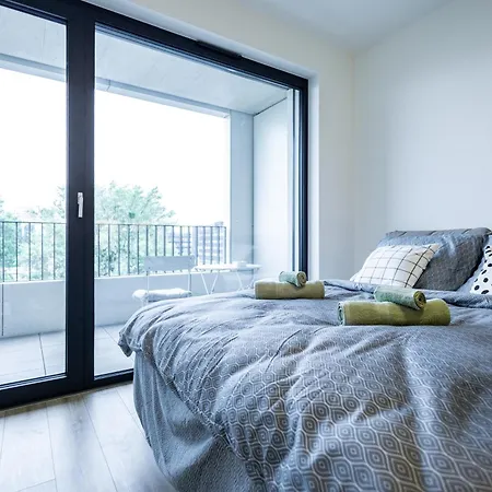 Bright & Spacious - Garage & Balcony