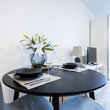 Bright & Spacious - Garage & Balcony Apartment Bratislava