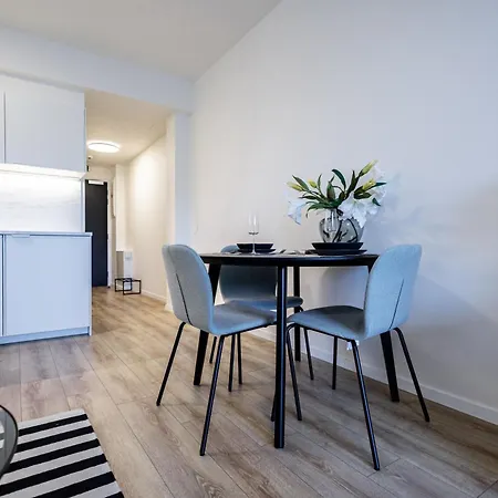 Bright & Spacious - Garage & Balcony براتسيلافا
