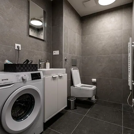 アパート Bright & Spacious - Garage & Balcony *