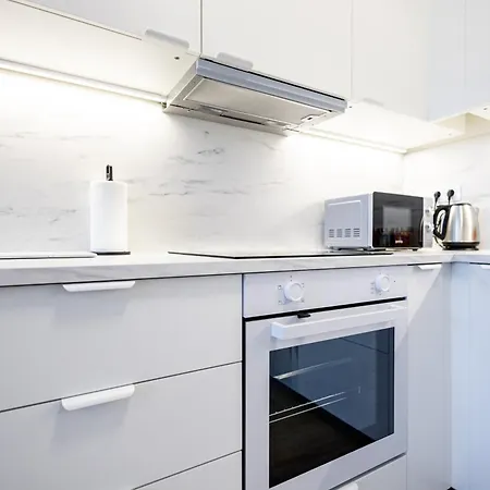 Bright & Spacious - Garage & Balcony شقة *