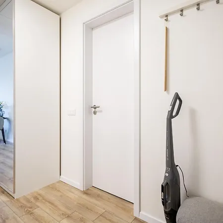 شقة Bright & Spacious - Garage & Balcony *