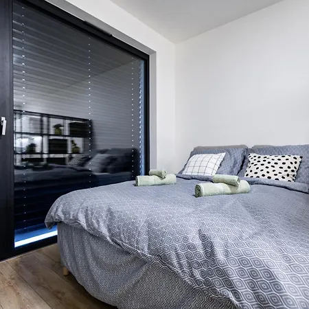 شقة Bright & Spacious - Garage & Balcony *