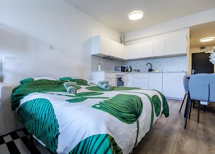 Bright & Spacious - Garage & Balcony Apartment Bratislava
