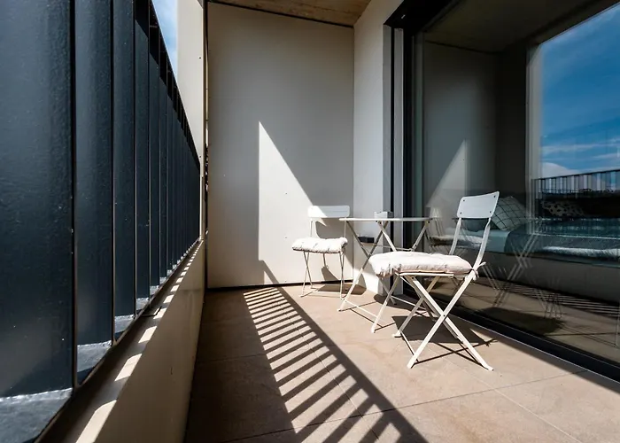 Bright & Spacious - Garage & Balcony