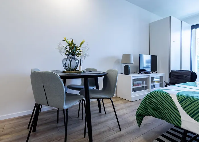 Bright & Spacious - Garage & Balcony * Bratislava