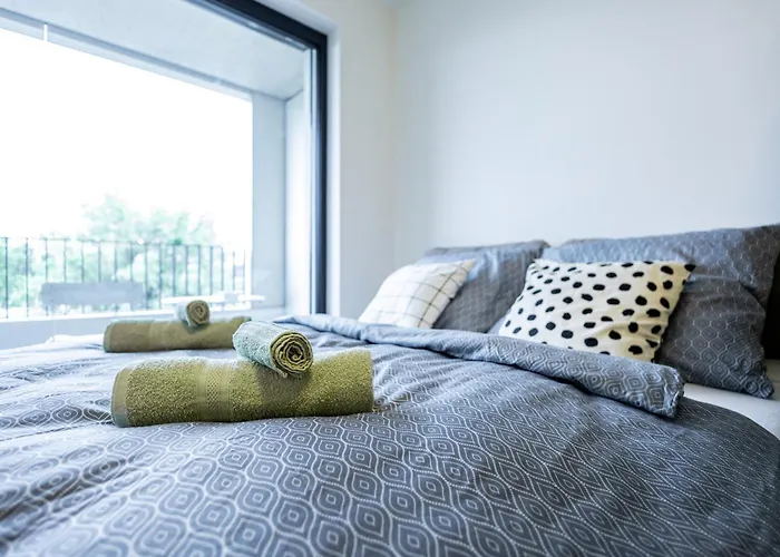 Bright & Spacious - Garage & Balcony Daire Bratislava