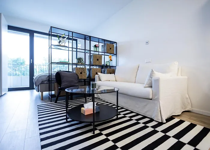 Bright & Spacious - Garage & Balcony * Pozsony