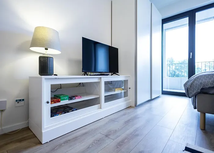 Bright & Spacious - Garage & Balcony *