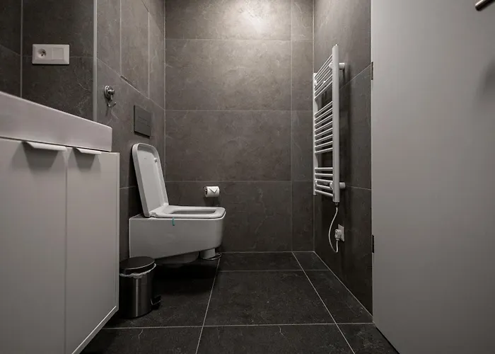 Bright & Spacious - Garage & Balcony *