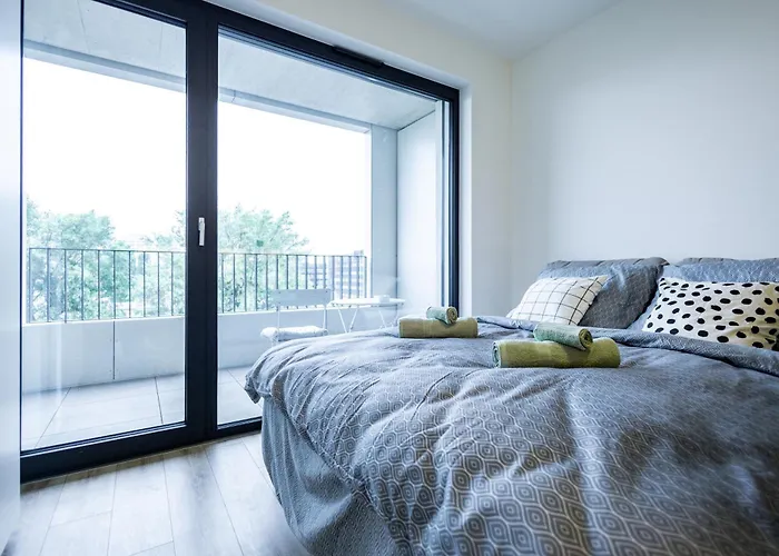 Bright & Spacious - Garage & Balcony