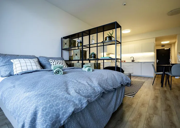 Bright & Spacious - Garage & Balcony *