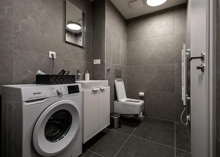 Apartman Bright & Spacious - Garage & Balcony *