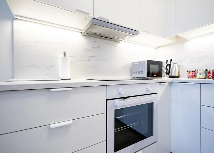 Bright & Spacious - Garage & Balcony Apartman *