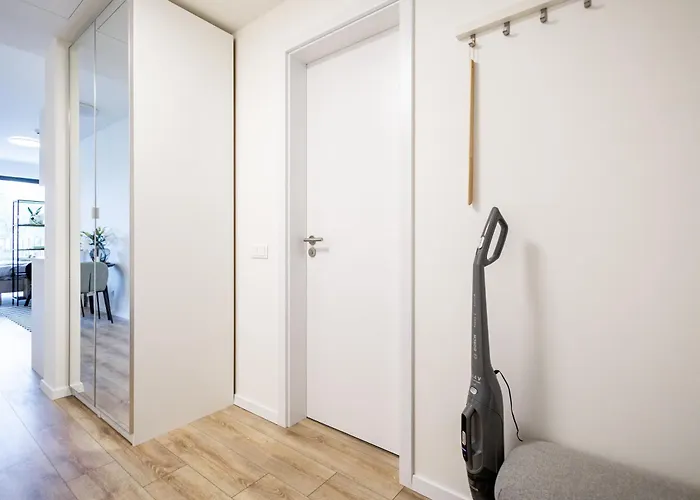 Apartman Bright & Spacious - Garage & Balcony *