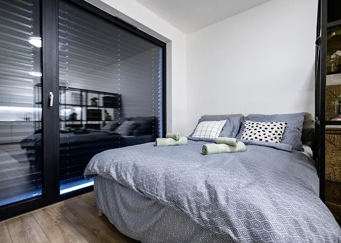 Daire Bright & Spacious - Garage & Balcony *