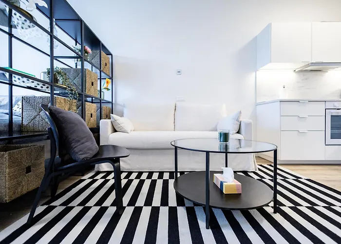 Bright & Spacious - Garage & Balcony *