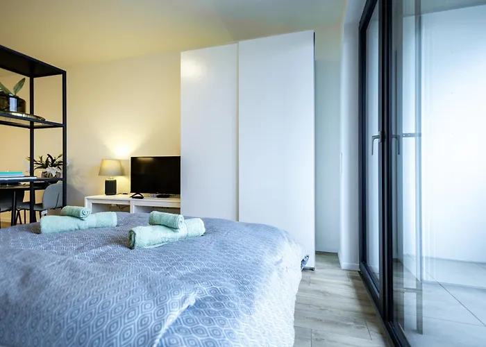 Bright & Spacious - Garage & Balcony Appartement